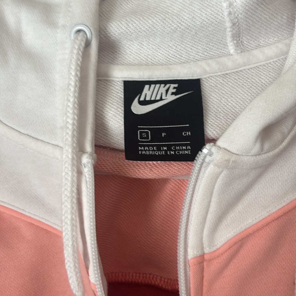 Nike women’s cropped hoodie - Picture 2 of 3